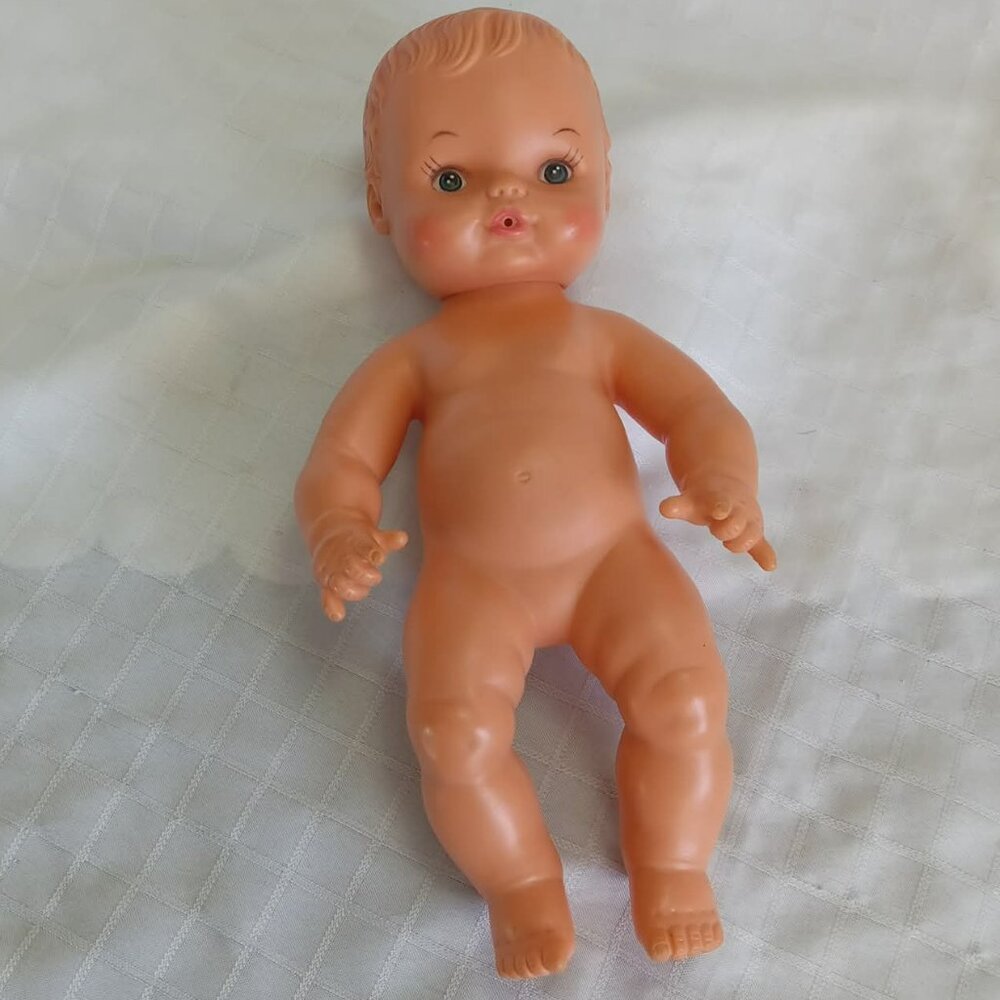 Original vintage doll in perfect condition, manufactured by Regal Canada